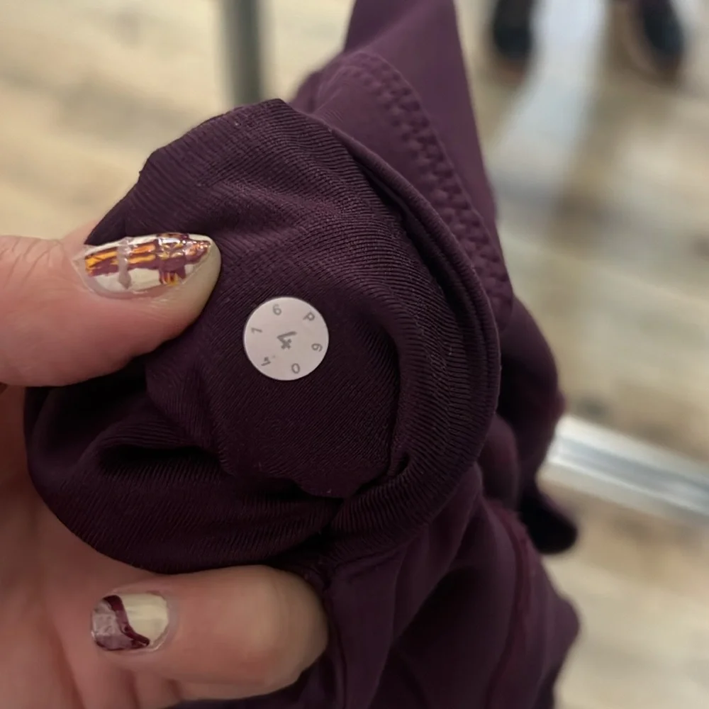 LuLuLemon, burgundy leggings, size 4 - Picture 6 of 6